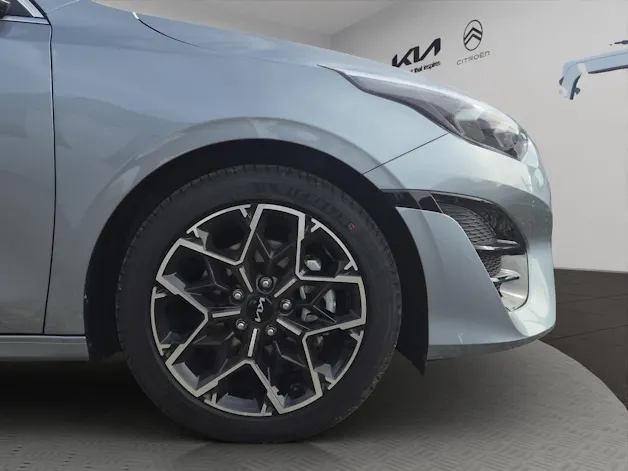 Kia Ceed SW 1.5 T-GDi MHEV GT-Line / Panorama-Glasdach / Lederausstattung / Winterräder Alu 16" / Herstellergarantie bis 2031