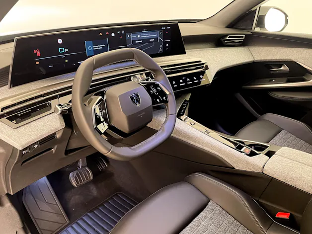 Peugeot 5008 1.2 Hybrid Allure Premium