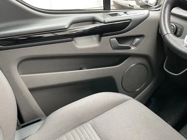 Ford Tourneo C Bus 320 L1 1.0 EcoBoost Titanium PHEV