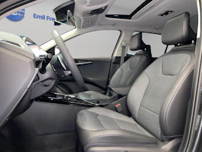 https://vehicle.imgix.net/4222424/7da6d0a6-802f-4f4a-a99c-57e123bdaa77.jpg
