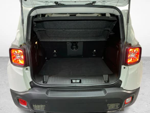 https://vehicle.imgix.net/4222774/40edf479-20ba-430e-a2de-e8433803e0e0.jpg