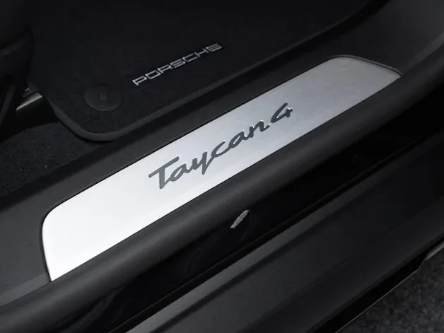 Porsche Taycan 4 Cross Turismo
