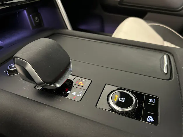 Land Rover Discovery 3.0 I6 Metropolitan Edition