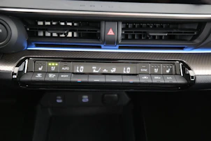 image du véhicule TOYOTA Prius 2.0 Plug-In-Hybrid Premium