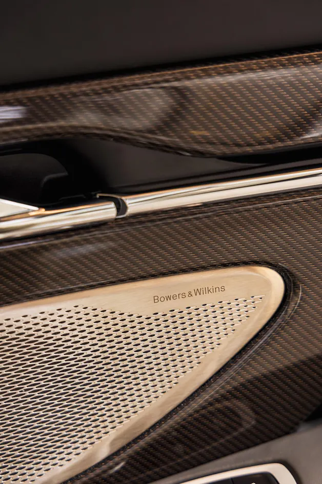 Aston Martin DB12 Coupé 4.0 V8 Bi-Turbo "1 of 60 Goldfinger Edition"