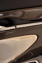 Fahrzeugbild ASTON MARTIN DB12 Coupé 4.0 V8 Bi-Turbo "1 of 60 Goldfinger Edition"