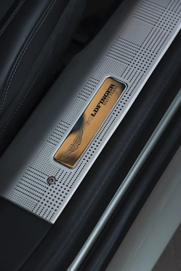 Fahrzeugbild ASTON MARTIN DB12