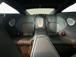 Fahrzeugbild ASTON MARTIN DB12 Coupé 4.0 V8 Bi-Turbo "1 of 60 Goldfinger Edition"