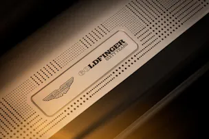 Aston Martin DB12 Coupé 4.0 V8 Bi-Turbo "1 of 60 Goldfinger Edition"