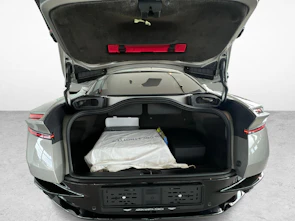 Fahrzeugbild ASTON MARTIN DB12 Coupé 4.0 V8 Bi-Turbo "1 of 60 Goldfinger Edition"