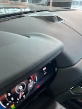 Fahrzeugbild ASTON MARTIN DB12 Coupé 4.0 V8 Bi-Turbo "1 of 60 Goldfinger Edition"