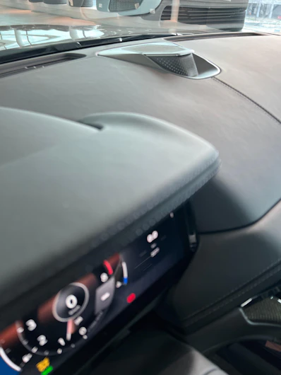 Fahrzeugbild ASTON MARTIN DB12