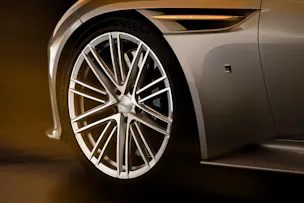 Aston Martin DB12 Coupé 4.0 V8 Bi-Turbo "1 of 60 Goldfinger Edition"