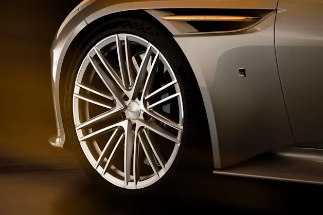 Aston Martin DB12 Coupé 4.0 V8 Bi-Turbo "1 of 60 Goldfinger Edition"