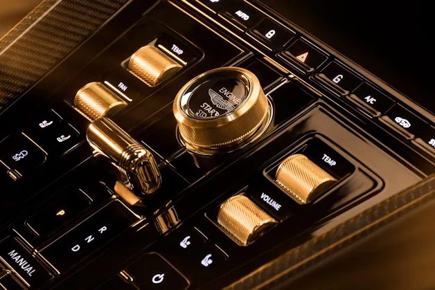 Aston Martin DB12 Coupé 4.0 V8 Bi-Turbo "1 of 60 Goldfinger Edition"