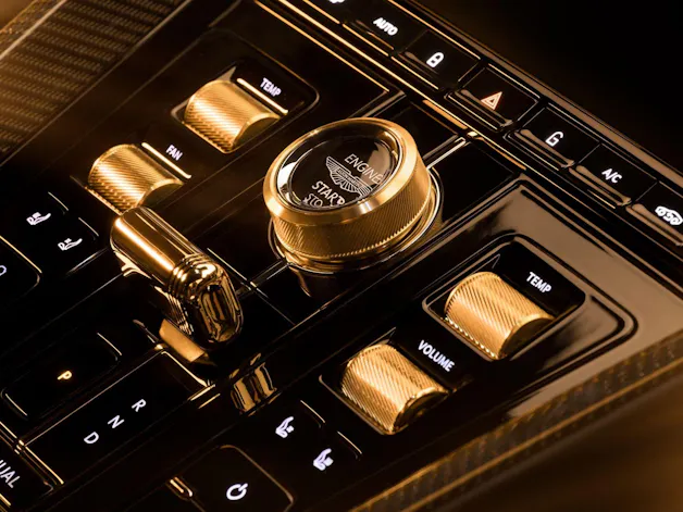 Aston Martin DB12 Coupé 4.0 V8 Bi-Turbo "1 of 60 Goldfinger Edition"