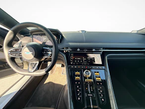 https://vehicle.imgix.net/4222885/c12186d9-e3ff-43a7-b909-60371993f8f2.jpg