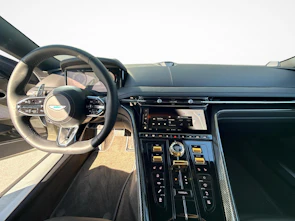 image du véhicule ASTON MARTIN DB12 Coupé 4.0 V8 Bi-Turbo "1 of 60 Goldfinger Edition"