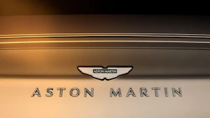 Fahrzeugbild ASTON MARTIN DB12 Coupé 4.0 V8 Bi-Turbo "1 of 60 Goldfinger Edition"