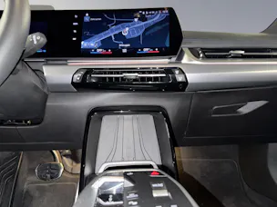 BMW 230e xDrive paddles Active Tourer