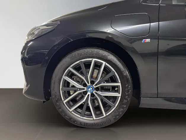 BMW 230e xDrive paddles Active Tourer