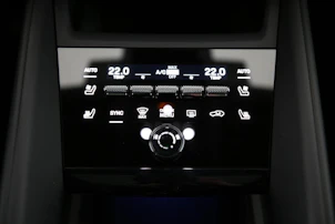 Fahrzeugbild PORSCHE Macan 4