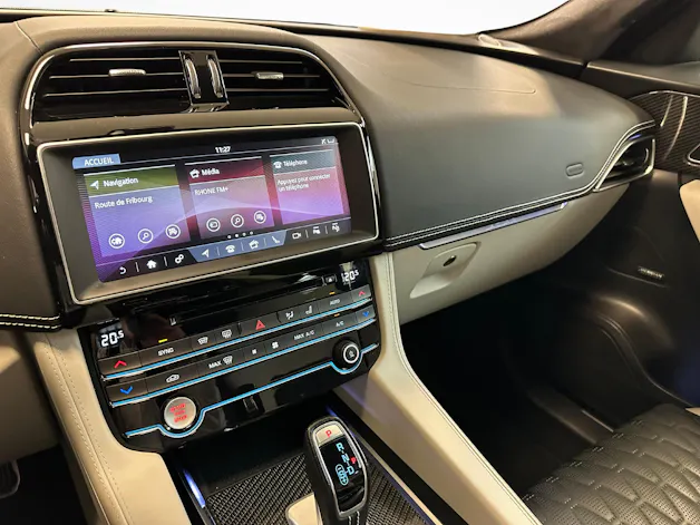 Jaguar F-Pace 5.0 V8 SVR AWD