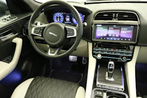 image du véhicule JAGUAR F-Pace 5.0 V8 SVR AWD