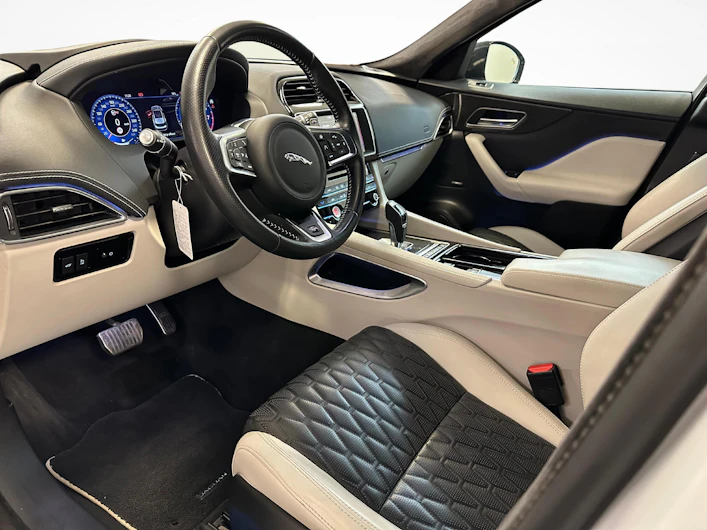 image du véhicule JAGUAR F-PACE