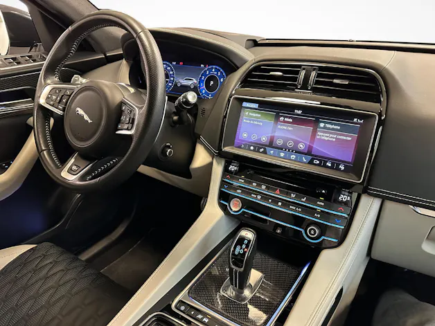 Jaguar F-Pace 5.0 V8 SVR AWD