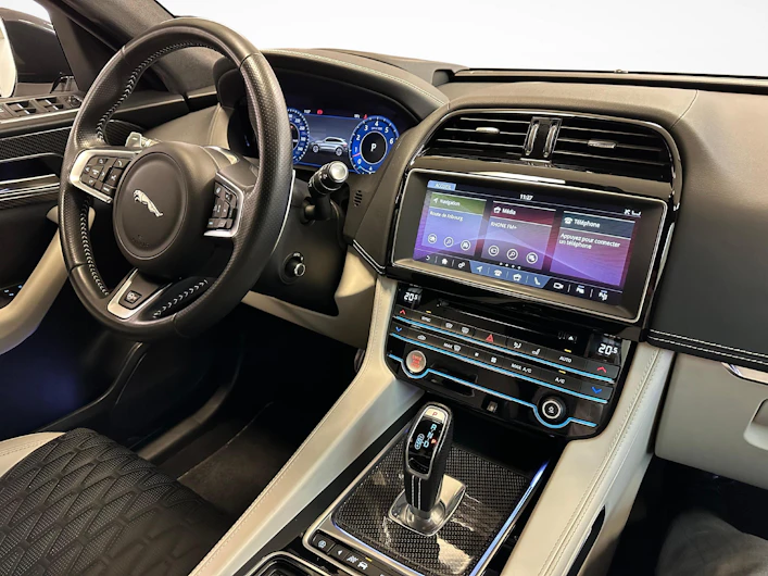 image du véhicule JAGUAR F-PACE