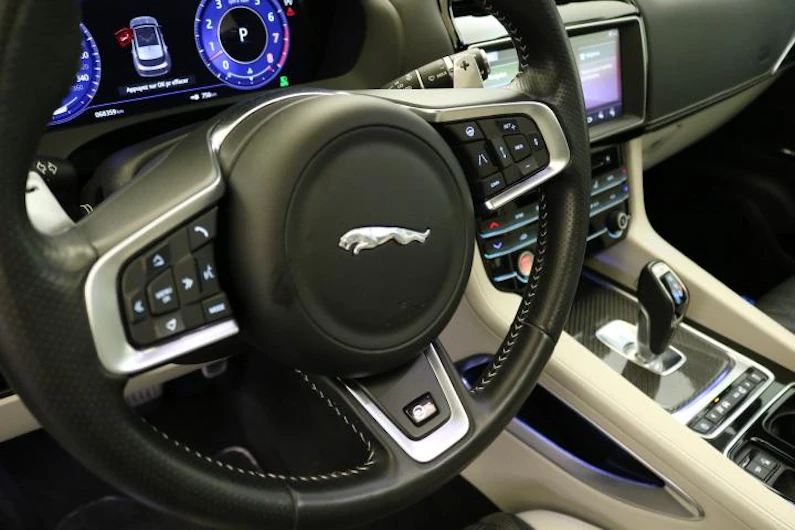 image du véhicule JAGUAR F-PACE