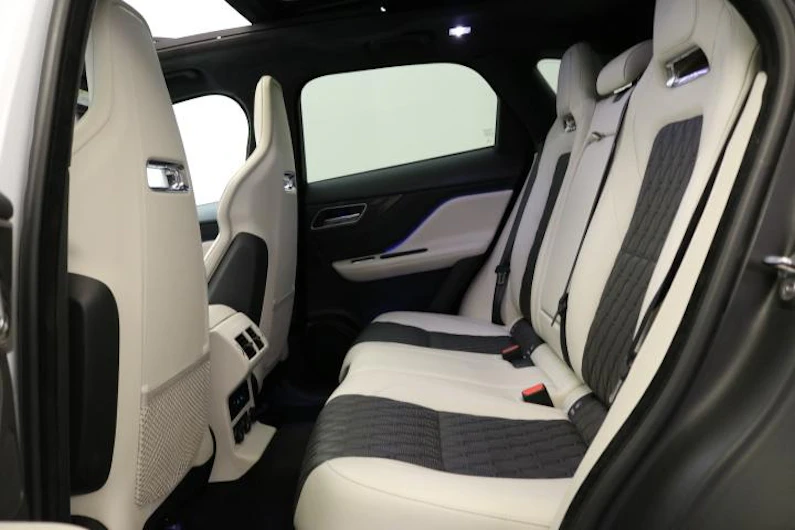 image du véhicule JAGUAR F-PACE