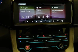 https://vehicle.imgix.net/4223450/fdaf1fc0-8cbc-4899-b4e6-e1eda4345e3c.JPG