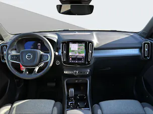 Volvo XC40 2.0 B3 MH Plus Dark