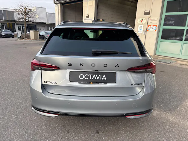 Škoda Octavia Combi 1.5 TSI mHEV DSG Dynamic
