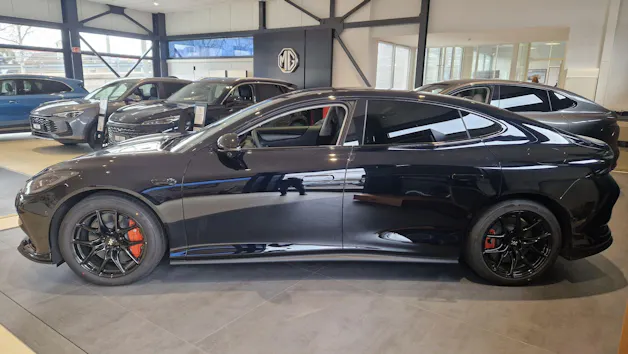 MG IM5 100 kWh Performance 19"