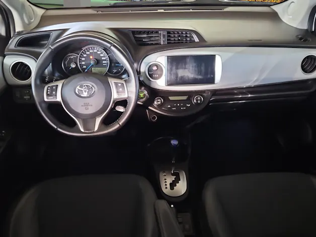 Toyota Yaris 1.5 VVT-i HSD Sol Premium