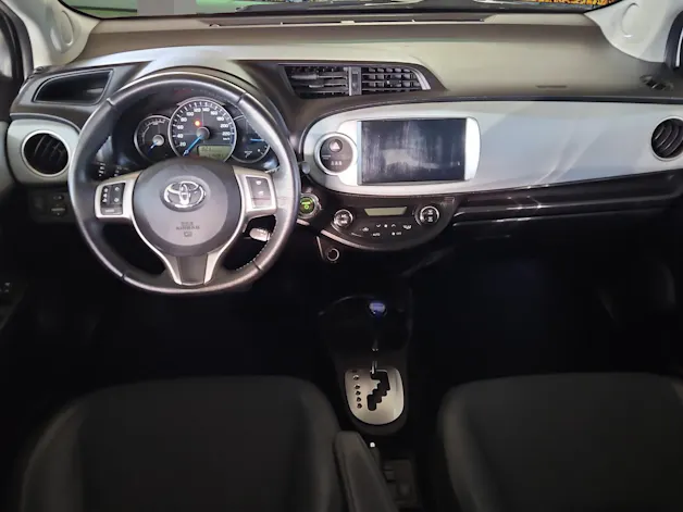 Toyota Yaris 1.5 VVT-i HSD Sol Premium