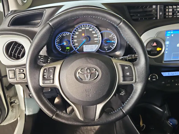 Toyota Yaris 1.5 VVT-i HSD Sol Premium