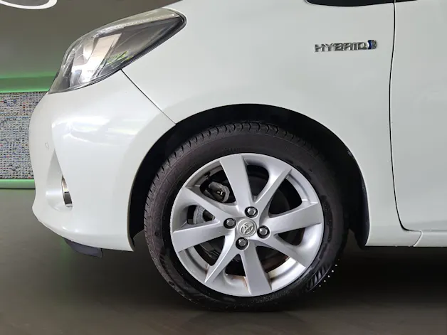 Toyota Yaris 1.5 VVT-i HSD Sol Premium