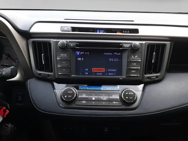 Toyota RAV4 2.2 D-CAT 150 Sol
