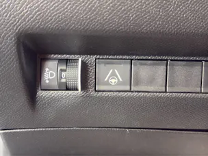 Peugeot 208 1.2 Hybrid 110 PS ALLURE PREMIUM AUTOMAT