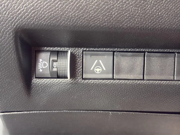 Peugeot 208 1.2 Hybrid 110 PS ALLURE PREMIUM AUTOMAT