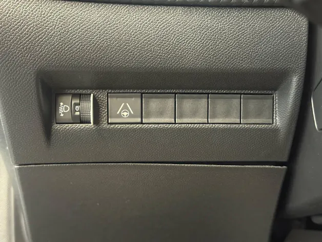 Peugeot 208 1.2 Hybrid 110 PS ALLURE PREMIUM AUTOMAT