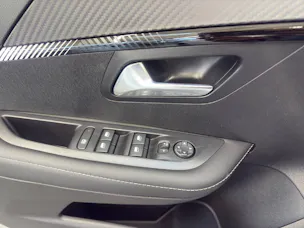 Peugeot 208 1.2 Hybrid 110 PS ALLURE PREMIUM AUTOMAT
