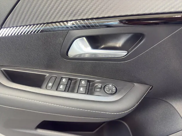 Peugeot 208 1.2 Hybrid 110 PS ALLURE PREMIUM AUTOMAT