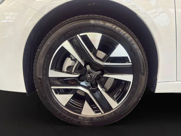 Peugeot 208 1.2 Hybrid 110 PS ALLURE PREMIUM AUTOMAT