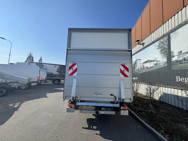 Mercedes-Benz eSprinter 420 Pro Koffer mit Hebebühne 3665 S 81 kWh