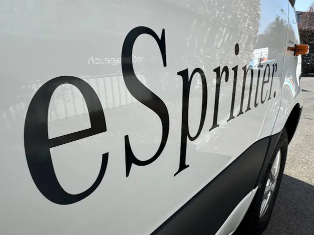 Mercedes-Benz eSprinter 420 Pro Koffer mit Hebebühne 3665 S 81 kWh